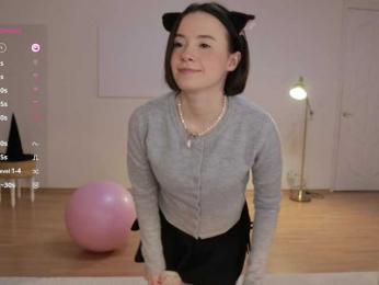 MissEssie — Bongacams recorded stream screenshot (02 Nov 2025)