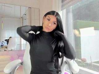 diamondt33n — Camsoda recorded stream image, 06.11.2025 08:20
