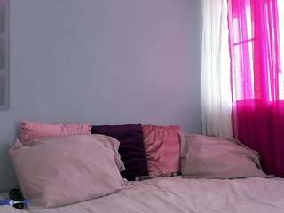 mollyybloom — Camsoda recorded stream image, 12.11.2025 13:50