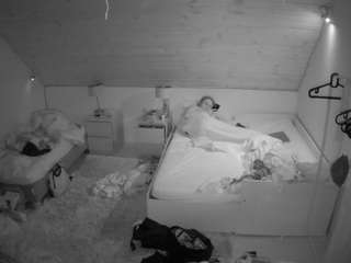 voyeurcam-julmodels-whitebed-2 — Camsoda recorded stream image, 10.11.2025 22:00
