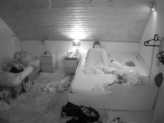 voyeurcam-julmodels-whitebed-2 — Camsoda recorded stream image, 10.11.2025 22:00