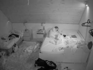 voyeurcam-julmodels-whitebed-2 — Camsoda recorded stream image, 10.11.2025 22:00