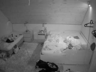 voyeurcam-julmodels-whitebed-2 — Camsoda recorded stream image, 10.11.2025 22:00