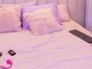 mssbombom — Camsoda recorded stream image, 20.11.2025 03:10