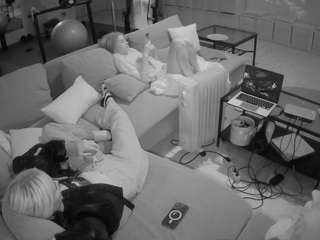 voyeurcam-julmodels-living-3 — Camsoda recorded stream image, 23.02.2025 13:00