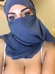 Amberonee31 — Stripchat recorded stream screenshot (28 Nov 2025)