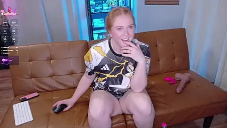 Scarlettredff — Stripchat recorded stream screenshot (05 Dec 2025)