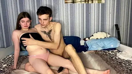 EmiliaCouple — Stripchat recorded stream image, 05.12.2025 12:00