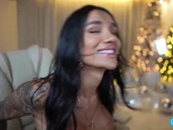 sweetlaurasaenz — Chaturbate recorded stream screenshot (06 Dec 2025)