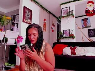 karlyee — Camsoda recorded stream image, 15.12.2025 13:10