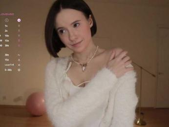 MissEssie — Bongacams recorded stream screenshot (17 Dec 2025)