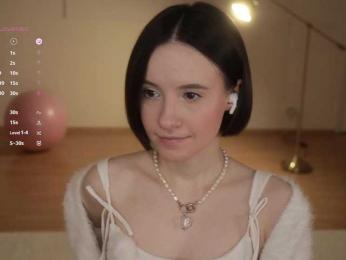 MissEssie — Bongacams recorded stream screenshot (17 Dec 2025)