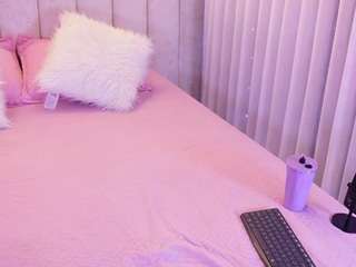 mssbombom — Camsoda recorded stream image, 18.12.2025 03:00