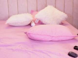 mssbombom — Camsoda recorded stream image, 18.12.2025 03:00