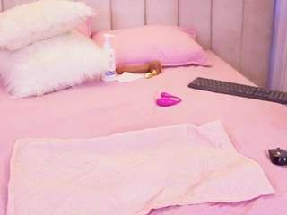 mssbombom — Camsoda recorded stream image, 18.12.2025 03:00
