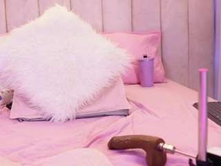 mssbombom — Camsoda recorded stream image, 18.12.2025 03:00