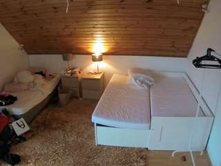 voyeurcam-julmodels-whitebed-2 — Camsoda recorded stream image, 15.12.2025 00:50