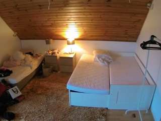 voyeurcam-julmodels-whitebed-2 — Camsoda recorded stream image, 15.12.2025 00:50