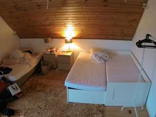 voyeurcam-julmodels-whitebed-2 — Camsoda recorded stream image, 15.12.2025 00:50