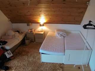 voyeurcam-julmodels-whitebed-2 — Camsoda recorded stream image, 15.12.2025 00:50