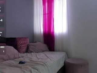 mollyybloom — Camsoda recorded stream image, 23.12.2025 14:00