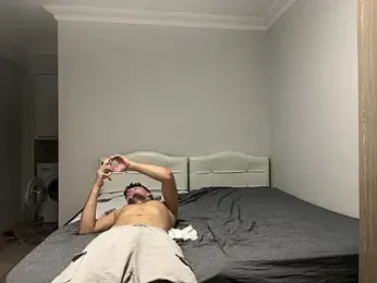 Yasinyasin7 — Stripchat recorded stream image, 05.01.2026 03:10