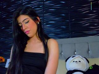 Amber Bull — Flirt4free recorded stream screenshot (18 Jan 2026)