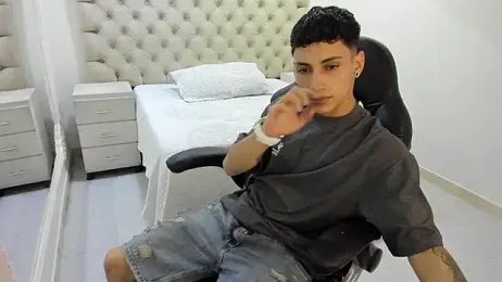 JhoanLeandro — Stripchat recorded stream image, 21.01.2026 04:40