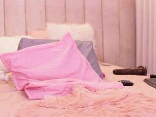 mssbombom — Camsoda recorded stream image, 21.01.2026 03:00