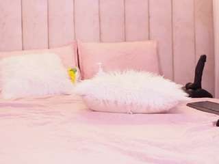 mssbombom — Camsoda recorded stream image, 21.01.2026 03:00
