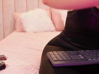 mssbombom — Camsoda recorded stream image, 21.01.2026 03:00
