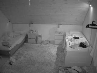 voyeurcam-julmodels-whitebed-2 — Camsoda recorded stream image, 21.01.2026 14:30