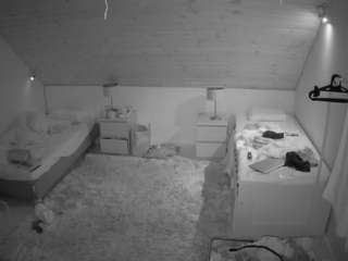 voyeurcam-julmodels-whitebed-2 — Camsoda recorded stream image, 21.01.2026 14:30