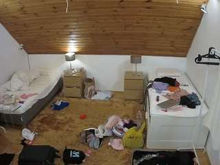 voyeurcam-julmodels-whitebed-2 — Camsoda recorded stream image, 21.01.2026 14:30