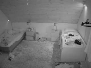 voyeurcam-julmodels-whitebed-2 — Camsoda recorded stream image, 21.01.2026 14:30