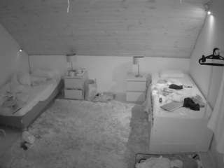 voyeurcam-julmodels-whitebed-2 — Camsoda recorded stream image, 21.01.2026 14:30