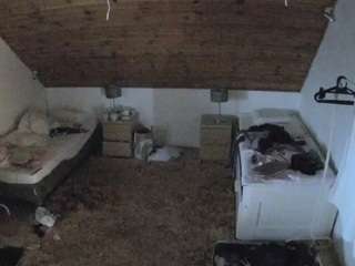 voyeurcam-julmodels-whitebed-2 — Camsoda recorded stream image, 21.01.2026 14:30