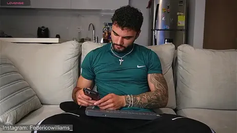 Derek_w — Stripchat recorded stream image, 28.01.2026 04:30