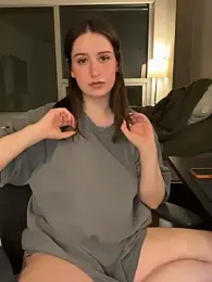 nerdynina — Stripchat recorded stream image, 01.02.2026 00:20