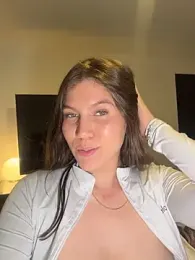 AmelieLaurent_ — Stripchat recorded stream image, 07.02.2026 00:10