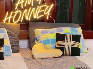 amyhonney — Camsoda recorded stream screenshot (09 Feb 2026)