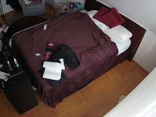 voyeurcam-julmodels-whitebed-2 — Camsoda recorded stream image, 26.02.2026 18:50