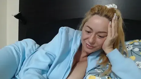 _karolynesyera_ — Stripchat recorded stream screenshot (05 Mar 2026)