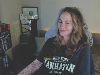 Adamova_Eva — Bongacams recorded stream image, 06.03.2025 22:10