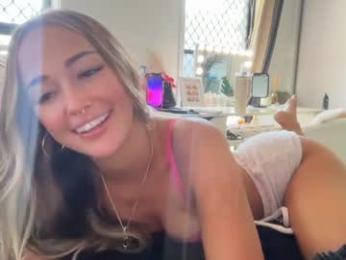 luvlivvyy — Chaturbate recorded stream image, 10.03.2026 01:10
