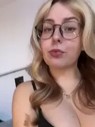 Livewithlucy — Stripchat recorded stream image, 07.03.2025 08:20