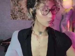 elissecinnamon — Camsoda recorded stream image, 15.03.2026 02:10