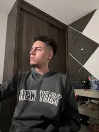 bigryann23 — Stripchat recorded stream image, 19.03.2026 23:10