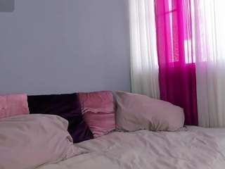 mollyybloom — Camsoda recorded stream image, 21.03.2026 14:00