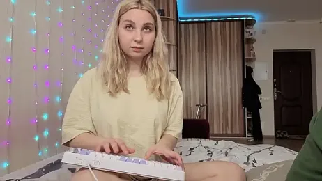 llolilove — Stripchat recorded stream screenshot (28 Mar 2026)